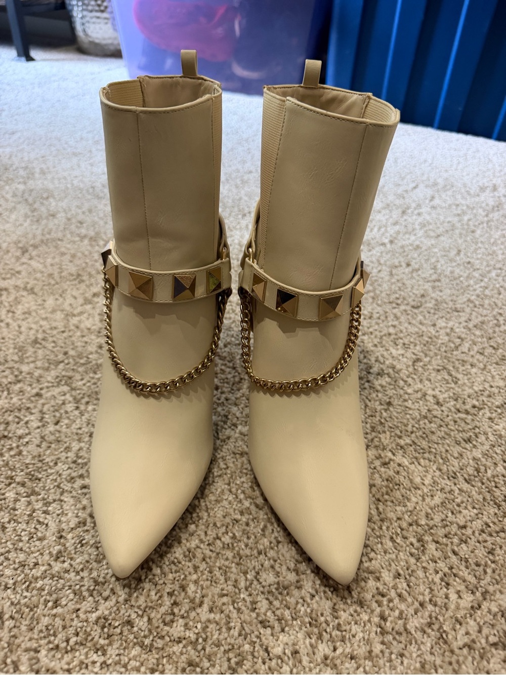 Shoe Dazzle Cream Pointed-Toe Ankle Boots with Gold Stud & Chain